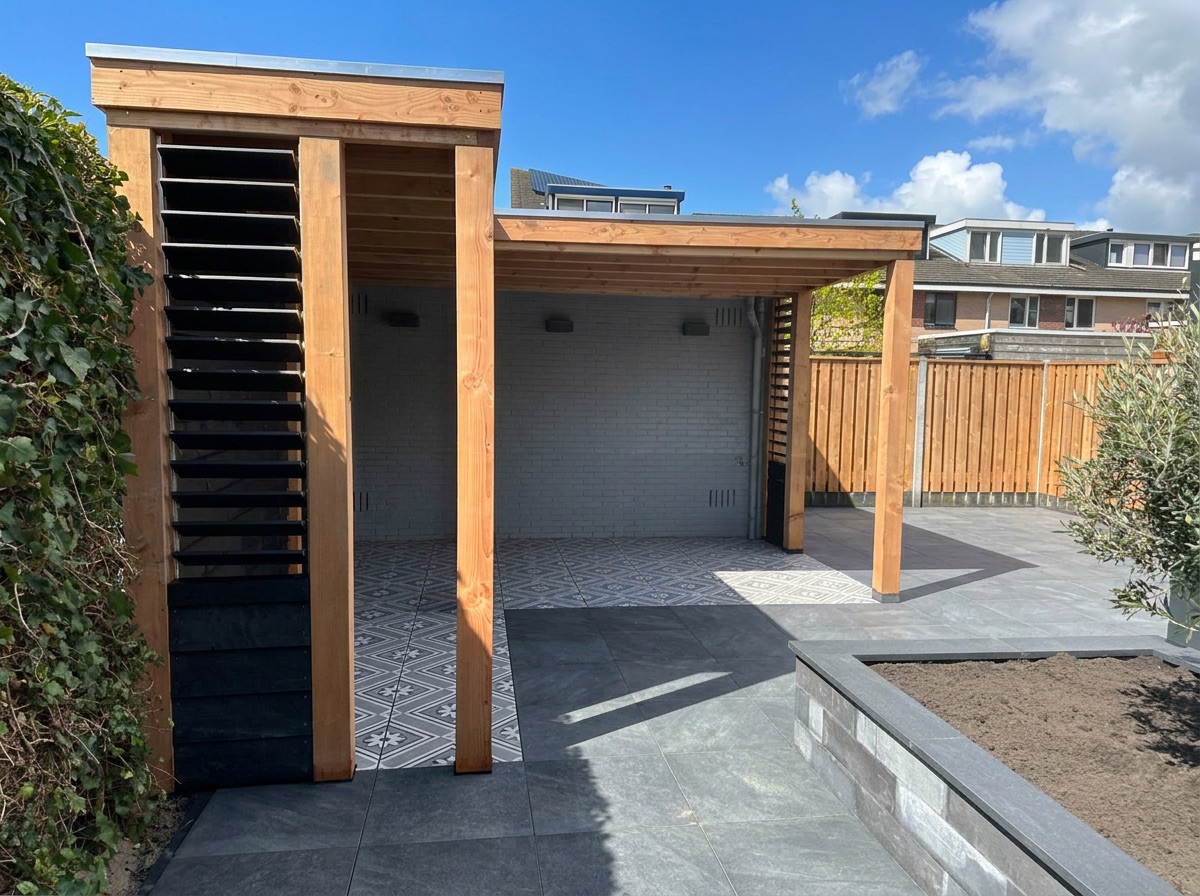 Aluminium pergola met terras in de tuin in Bergschenhoek