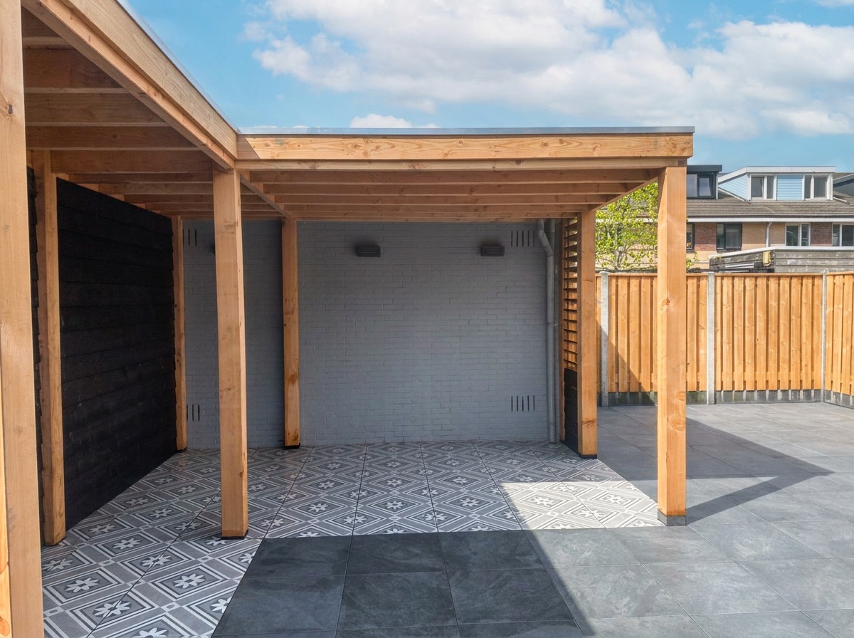Overdekte veranda met bestrating, tuinaanleg Bergschenhoek